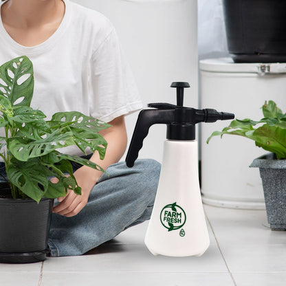 9023 1 litre Garden Sprayer used in all kinds of garden and park for sprinkling and showering purposes. DeoDap