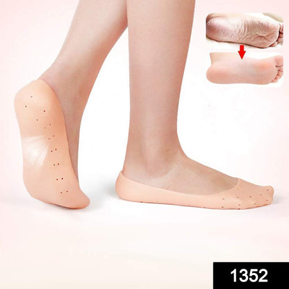 1352 Anti Crack silicone Gel Foot Protector Moisturizing Socks DeoDap