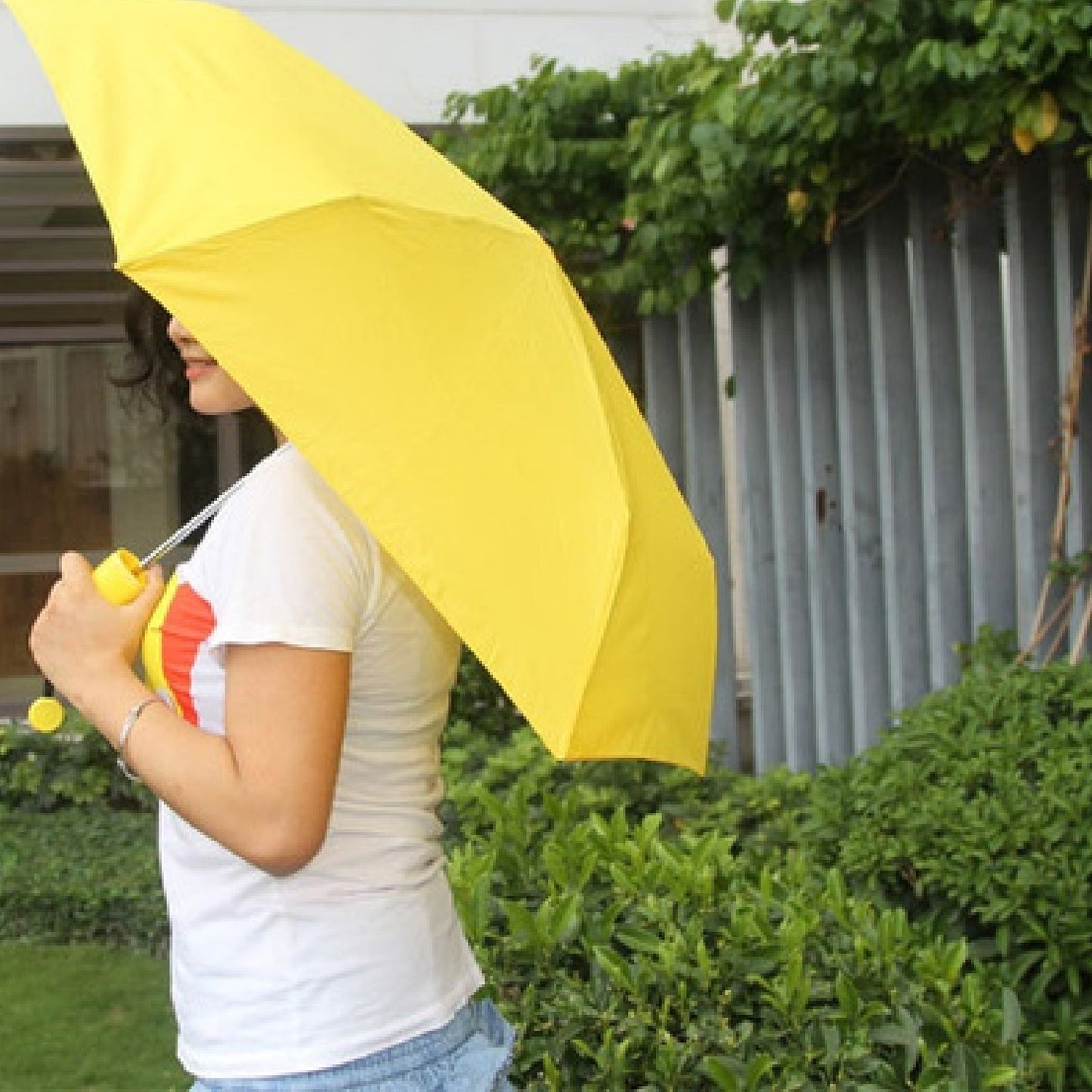 1639 Stylish Banana Shaped Mini Foldable Umbrella DeoDap