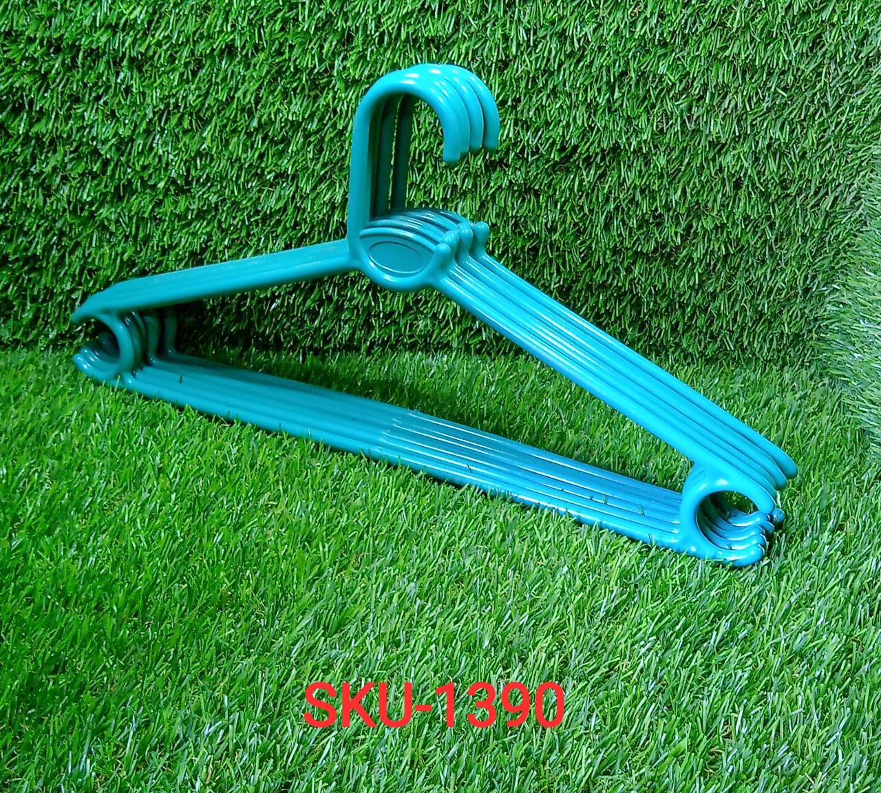 1390 Plastic Clothes Hanger (Set of 6 Pieces) DeoDap