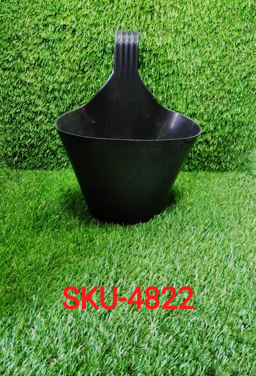 4822 Hanging Planter Pot used for storing and holding plants and flowers in it and this is widely used in in all kinds of gardening and household places etc. DeoDap